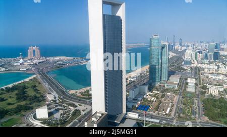 Abu Dhabi, Émirats Arabes Unis - février 2022 : vue panoramique de la ville d'Abu Dhabi dans les Émirats arabes Unis. Abu Dhabi attire chaque année 10 millions de personnes. Banque D'Images