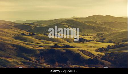 California Coastal Landscape, États-Unis d'Amérique Scenic Santa Lucia Rolling Hills près de Cambria. Photo panoramique. Banque D'Images