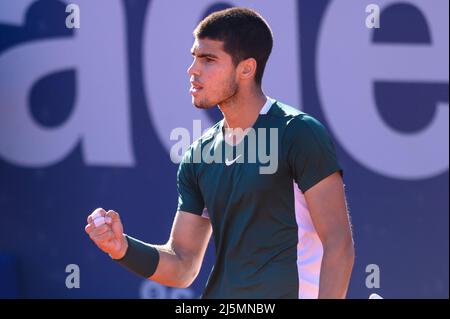 Barcelone, Espagne. 24th avril 2022. Carlos Alcaraz pendant l'Open de Barcelone Banc Sabadell, Conde de Godo Trophée joué au Real Club de Tenis Barcelone le 24 avril 2022 à Barcelone, Espagne. Crédit : DAX Images/Alamy Live News Banque D'Images