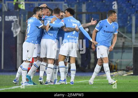 24th avril 2022; Stadio Olimpico, Rome, Italie: Serie A football, SS Lazio versus AC Milan; Ciro immobile de SS Lazio célébrant après avoir marquant le but pour 1-0 dans la minute 4th Banque D'Images