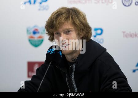 Belgrade, Serbie, 23th avril 2022. Andrey Rublev, de Russie, lors de la conférence de presse du sixième jour de la Serbie Tournoi ATP 250 ouvert au Centre de tennis Novak de Belgrade, Serbie. 23 avril 2022. Crédit : Nikola Krstic/Alay Banque D'Images