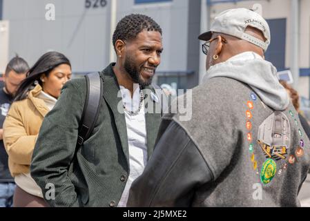 STATEN ISLAND, N.Y. – le 24 avril 2022 : Jumaane Williams, défenseur public de la ville de New York, au milieu, est vu lors d'un rassemblement du syndicat des travailleurs de l'Amazonie. Banque D'Images