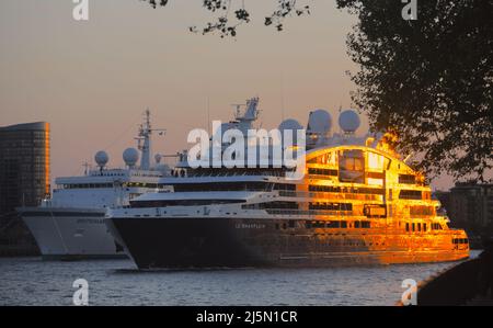 24/04/2022 Greenwich UK le Champlain est un navire de croisière de la classe Explorers exploité par Ponant et nommé d'après l'explorateur français Samuel de Champlain « T Banque D'Images