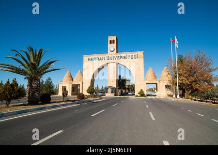 Porte d'entrée du campus de l'université de Harran. Banque D'Images