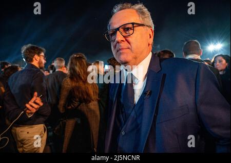 Paris, France. 24th avril 2022. Richard Ferrand vu avec les partisans d'Emmanuel Macron au champ de Mars, près de la tour Eiffel à Paris, France, le 24 avril 2022, après le deuxième tour de l'élection présidentielle française. Macron a remporté l'élection présidentielle en France, finissant par un défi historique de la candidate d'extrême-droite Marine le Pen lors du deuxième tour de scrutin de dimanche. Macron a obtenu 58,55 % des voix de dimanche, faisant de lui le premier dirigeant français à être réélu en 20 ans. Lui et le Pen ont avancé au second tour après avoir terminé en première et deuxième place, respectivement, parmi 12 candidats qui se sont présentés à t Banque D'Images