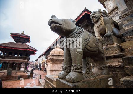 Katmandou,Népal- avril 20,2022 : la place Patan Durbar est située au centre de la ville de Lalitpur. Patan est l'une des plus anciennes villes bouddhistes. Banque D'Images