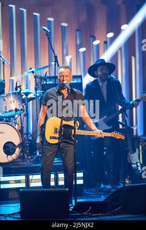 Washington, États-Unis. 24th avril 2022. Bruce Springsteen - le 24 avril 2022, le Centre Kennedy présente à Jon Stewart le prix annuel Mark Twain de l'humour américain 23rd. ( Credit: SIPA USA/Alamy Live News Banque D'Images