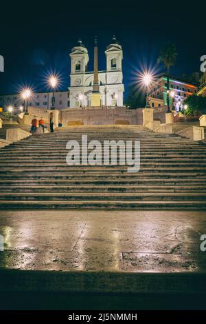 Italie, Rome, les marches espagnoles vintage style rétro stylisé avec l'église Trinita dei Monti et Sallustiano Obélisque au sommet. Banque D'Images