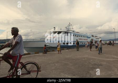 Port de ferry d'Ambon à Ambon, Central Maluku, Maluku, Indonésie. Banque D'Images