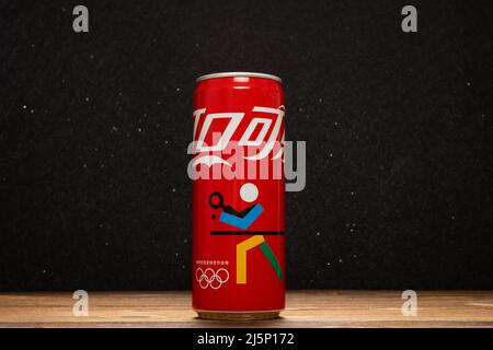 ZHONGSHAN GUANGDONG Chine-août 19,2021:CAN de coca-cola avec impression de tennis de table spécialement conçu pour Olumpic. Banque D'Images