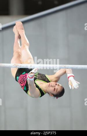 Tokyo Metropolitan Gymnasium, Tokyo, Japon. 21st avril 2022. Kokoro Fukasawa, 21 AVRIL 2022 - Gym artistique : le Championnat de gymnastique 76th All Japan la qualification individuelle des femmes tout autour des barres inégales au Tokyo Metropolitan Gymnasium, Tokyo, Japon. Credit: YUTAKA/AFLO SPORT/Alay Live News Banque D'Images