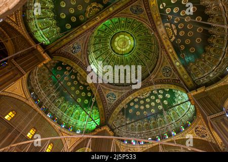 Le plafond intérieur de la mosquée de Muhammad Ali à la Citadelle du Caire (Citadelle de Salah Al-DIN) au Caire, Egypte. Banque D'Images