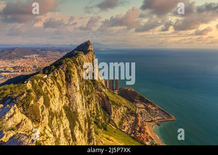 Rocher de Gibraltar au coucher du soleil vu d'en haut Banque D'Images