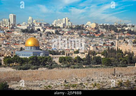 Vue sur la vieille ville de Jérusalem depuis le Mont des oliviers, Jérusalem, Israël Banque D'Images
