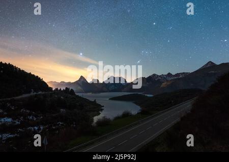 Paysage Astro au réservoir de riaño en Espagne Banque D'Images