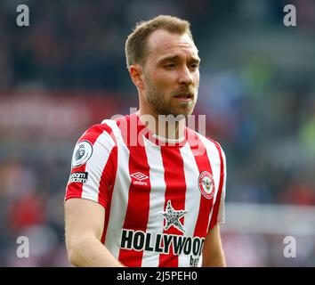 Londres, Angleterre - AVRIL 23 : Christian Eriksen de Brentford pendant la première ligue entre Brentford et Tottenham Hotspur à Brentford Community Stadi Banque D'Images