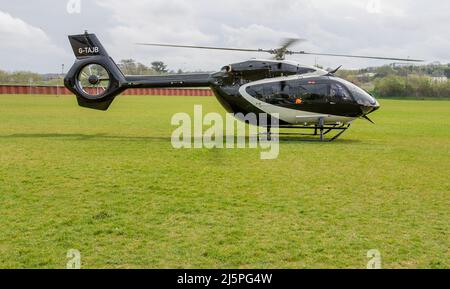 Airbus Helicopters H-145 (BK-117D-2) vol stationnaire Banque D'Images