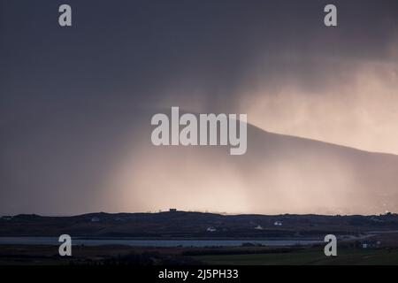 Une tempête au large de l'île d'Achill, vue depuis le parc national de Ballycroy, comté de Mayo, Irlande Banque D'Images