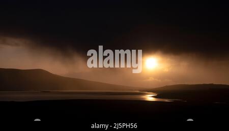 Coucher de soleil sur Lough Carrowmore, comté de Mayo, Irlande occidentale Banque D'Images