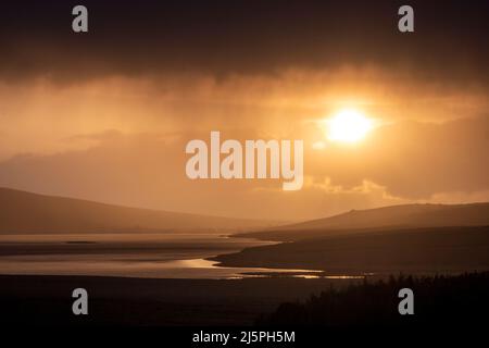 Coucher de soleil sur Lough Carrowmore, comté de Mayo, Irlande occidentale Banque D'Images