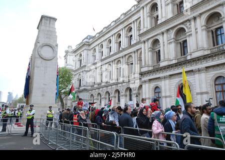 Londres, Royaume-Uni, 24th avril 2022. La marche annuelle d'Al Qods, qui s'est tenue en solidarité avec les Palestiniens, l'occupation de leur terre et la fin du régime d'apartheid sioniste, revient après la pandémie. Crédit : onzième heure Photographie/Alamy Live News Banque D'Images