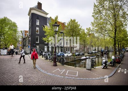 2022-04-25 11:32:51 AMSTERDAM - les premiers endroits pour le Vrijmarkt ont déjà été enregistrés. Les derniers préparatifs pour la Journée du Roi sont en cours dans la capitale. ANP RAMON VAN FLYMEN pays-bas sortie - belgique sortie Banque D'Images