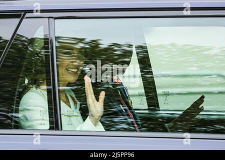 Londres, Royaume-Uni. 25th avril 2022. Le duc et la duchesse de Cambridge, William et Catherine quittent l'abbaye après avoir assisté aujourd'hui au service Anzac à l'abbaye de Westminster à Londres. Credit: Imagetraceur/Alamy Live News Banque D'Images