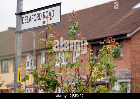 Le lieu où les meurtres de quatre personnes ont eu lieu à Delaford Road à Bermondsey, Southwark, le 25th avril 2022, à Londres, en Angleterre. On croit que toutes les victimes et une personne arrêtée sont connues sous le nom de tpo. Banque D'Images