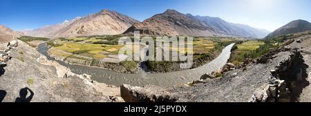 Champs aroun Panj rivière, panj est la partie supérieure de la rivière Amu Darya, Gorno-Badakhstan, Tadjikistan et frontière de l'Afghanistan, vallée du couloir de Wakhan, toit de t Banque D'Images