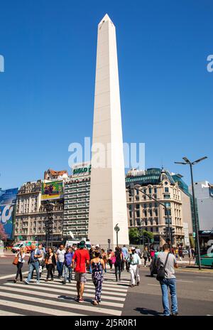 Plaza de la Republica dans le centre de Buenos Aires avec l'Obelisco, l'un des principaux symboles de la capitale de l'Argentine Banque D'Images
