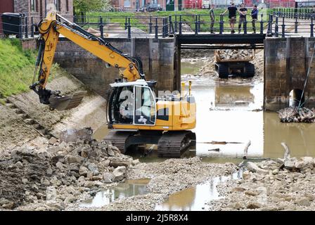 Travaux de construction dans le lit sec de la rivière Banque D'Images