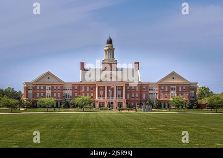 KANNAPOLIS, NC, USA-17 AVRIL 2022 : l'hôtel de ville et le poste de police de Kannapolis, sur le campus de recherche de l'UNC au centre-ville. Banque D'Images