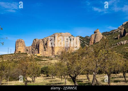 Panorama des rochers de Mallos de Riglos dans la province de Huesca, Aragon, Espagne en Europe Banque D'Images