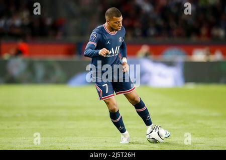 Paris, France - avril 17 : Kylian Mbappe de Paris Saint Germain en action lors du match Uber Eats de la Ligue 1 entre Paris Saint-Germain et Olympique Banque D'Images