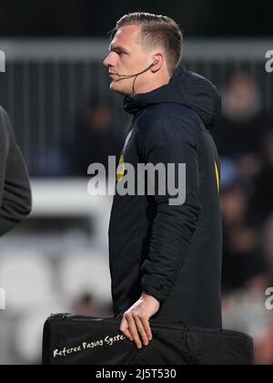 DUIVENDRECHT, PAYS-BAS - AVRIL 25: 4th officiel Tim visser pendant le match néerlandais de Keukenkampioendivisiie entre Ajax U23 et VV Venlo à de Toekomst le 25 avril 2022 à Duivendrecht, pays-Bas (photo de Patrick Goosen/Orange Pictures) Banque D'Images