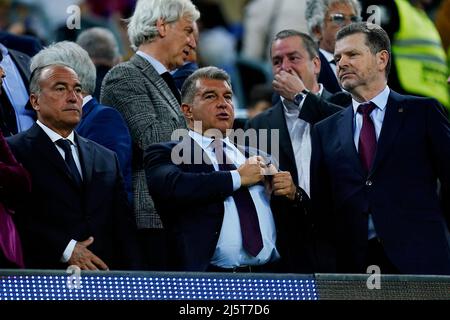 Joan Laporta, présidente du FC Barcelone, lors du match de la Liga entre le FC Barcelone et Rayo Vallecano, a joué au Camp Nou Stadium le 24 avril 2022 à Barcelone, en Espagne. (Photo de Sergio Ruiz / PRESSINPHOTO) Banque D'Images