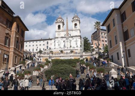 Spanis Steps et Trinita Dei Monti Eglise Rome Italie Banque D'Images