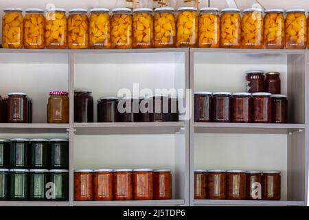 Boutique vendant de la confiture maison à Antalya, Turquie. Bloque le rack vendu Banque D'Images