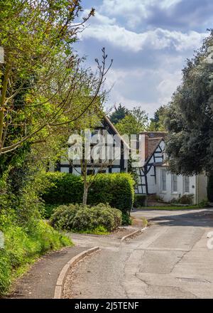 Vue sur la rue à Harvington, Evesham, Worcestershire, Angleterre. Banque D'Images