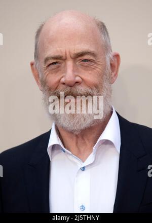 25th avril 2022, Londres, Royaume-Uni. JK Simmons assistant à l'abbaye de Downton, Une première mondiale de la nouvelle ère, Cinewold, Londres. Crédit : Doug Peters/EMPICS/Alamy Live News Banque D'Images