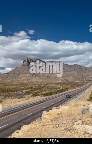 Pine Springs, Texas - El Capitan, une falaise calcaire de 1 000 mètres dans le parc national des montagnes Guadalupe. Banque D'Images