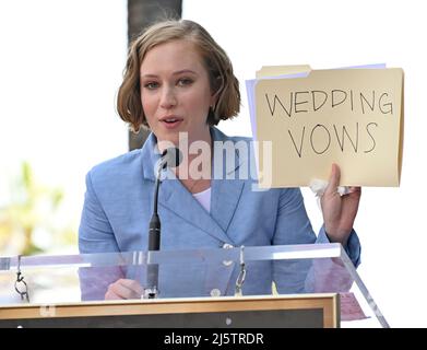 Los Angeles, États-Unis. 25th avril 2022. LOS ANGELES, CALIFORNIE. 25 avril 2022 : Hannah Einbinder sur Hollywood Boulevard où Jean Smart a été honoré par le 21st étoiles du Hollywood Walk of Fame. Crédit photo : Paul Smith/Alamy Live News Banque D'Images