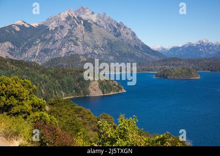 Lacs Nahuel Huapi et montagne Campanario Banque D'Images