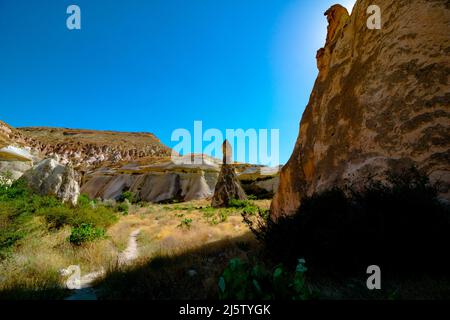 Rendez-vous en Cappadoce. Pasabagi en Cappadoce Nevsehir. Cheminées de fées ou de hoodoos ou peri bacalari photo de fond. Banque D'Images