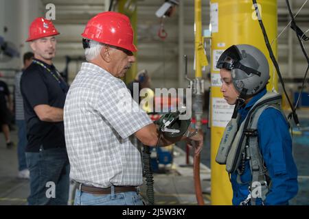 Date: 08-23-2017 lieu: Sonny carter NBL sujet: ASCAN Water Survival Training avec Zena Cardman, Jonny Kim, Warren Hoburg, Loral O' Hara, Jennifer Sidey et Jessica Watkins photographe: David DeHoyos Banque D'Images