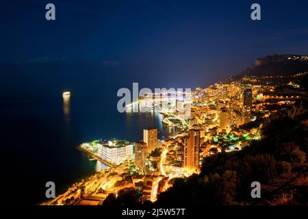 Vue imprenable sur Monaco la nuit Banque D'Images