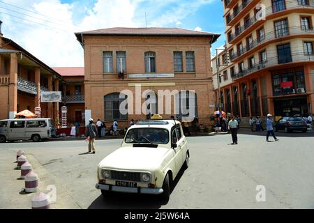 Beaux vieux bâtiments coloniaux français dans le centre d'Antananarivo, Madagascar. Banque D'Images