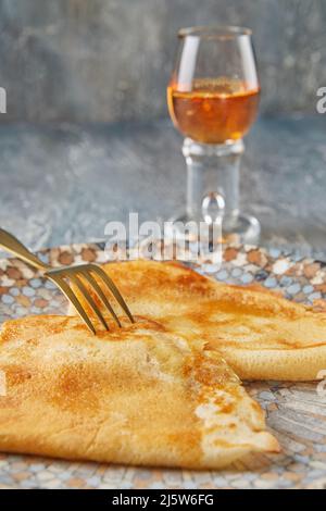 Crêpes Suzette avec sauce cognac et agrumes Banque D'Images