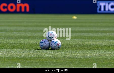 24 avril 2022 San Jose, CA USA balles de pratique sur le terrain avant le match de football entre les équipes nationales EL Salvador et Guatemala au parc PayPal San Jose Calif. Thurman James/CSM Banque D'Images