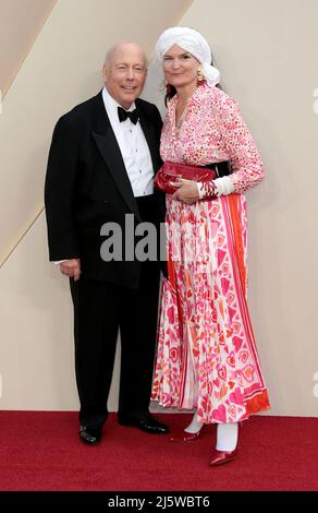 25 avril 2022 - Londres, Angleterre, Royaume-Uni - Julian Fellowes et Emma Joy Kitchener assistent à Downton Abbey: A New Era World film Premiere, Cineworld Leiceste Banque D'Images